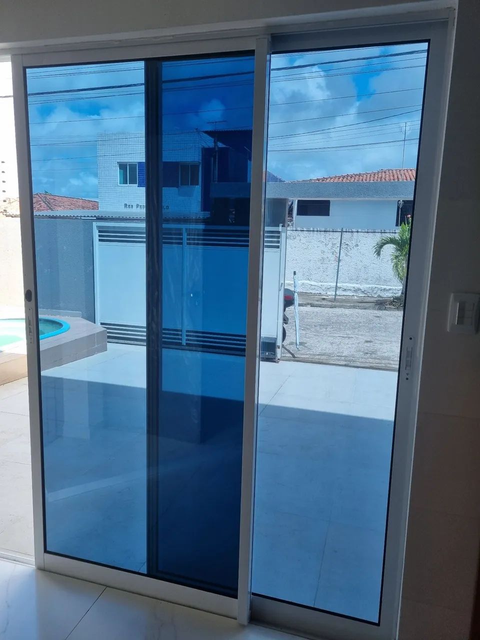 Aplicaçao de películas residencial em portas e janelas  - Foto 3