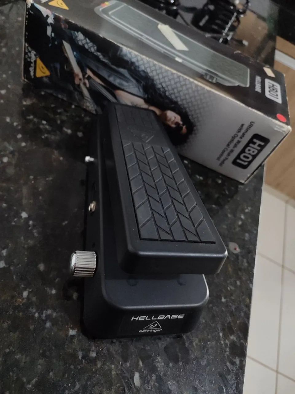 pedal wah wah behringer hellbabe hb01 - Foto 5