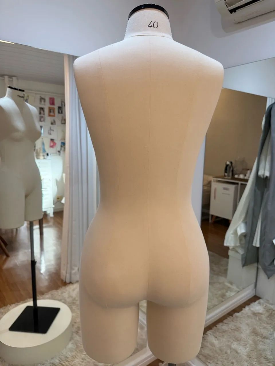 MANEQUIN FEMININO TAMANHO 40 MEIA PERNA COM PÉ DE FERRO + BRAÇOS - DRAFT  - Foto 3
