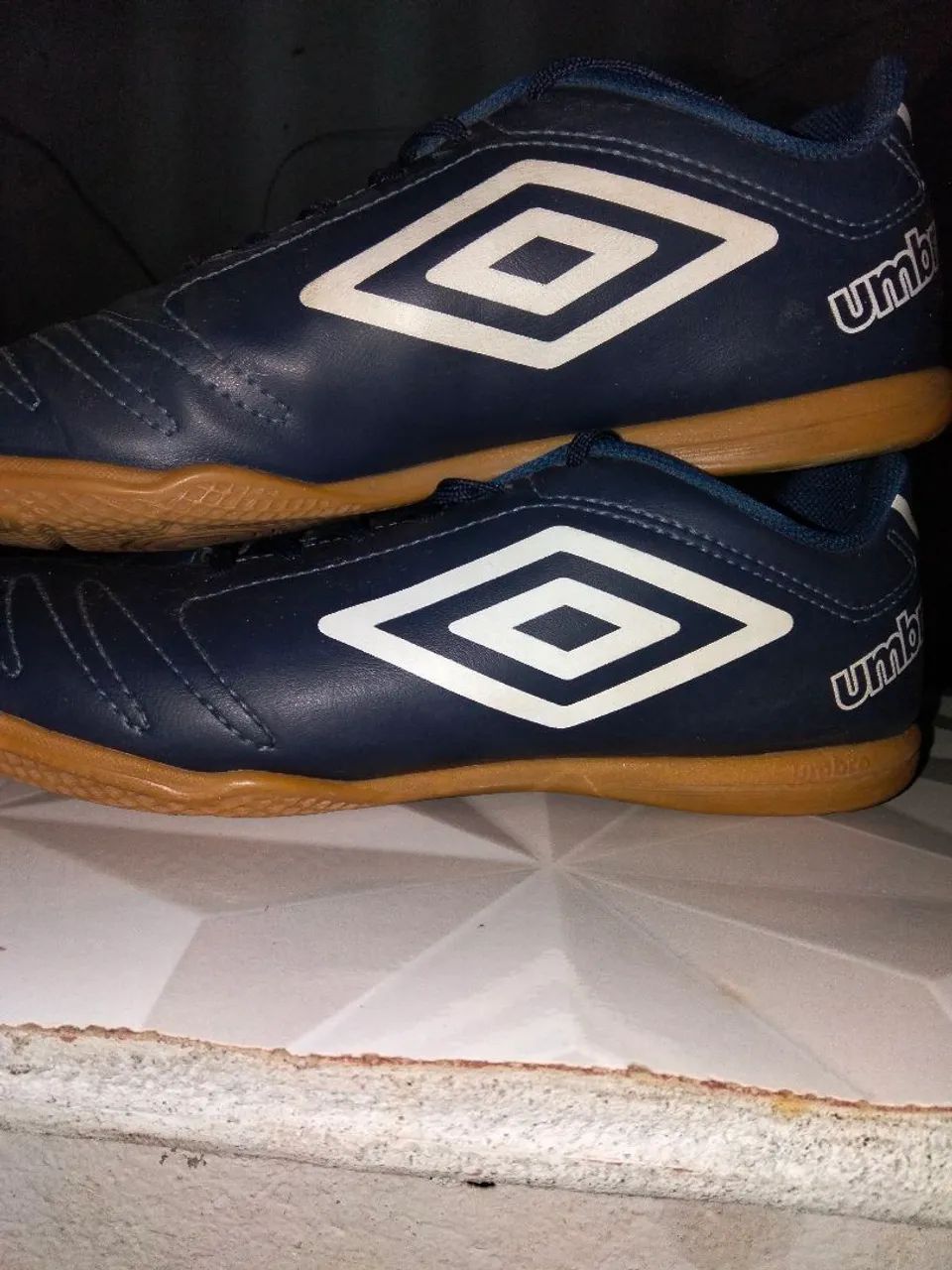 Vendo chuteira da umbro original nova  - Foto 2