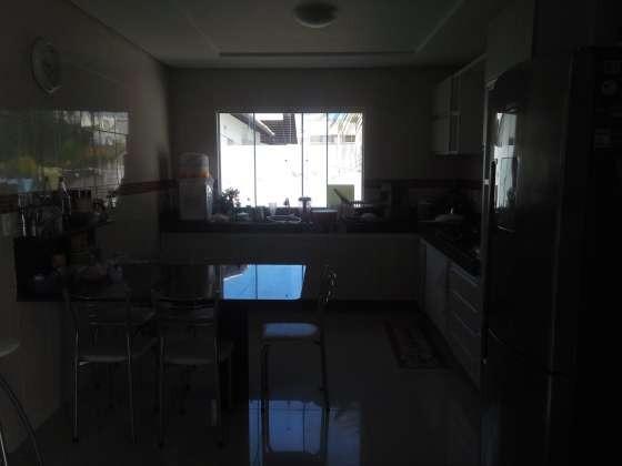 Excelente casa com ótimo acabamento em condomínio fechado com excelente área de lazer - Foto 19