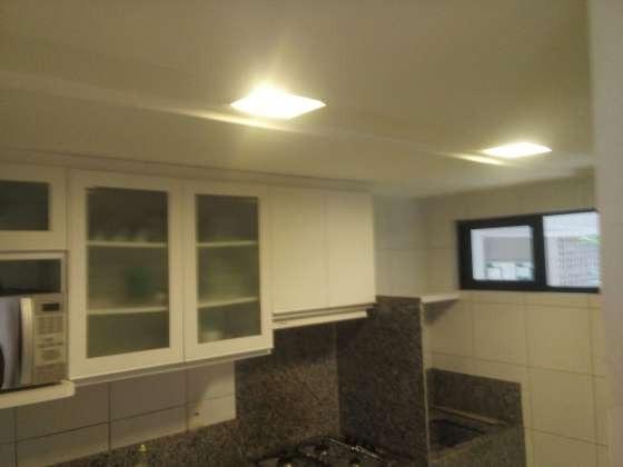 Vendo excelente apartamento todo reformado e mobiliado com garagem coberta 2/4 no planalto - Foto 5