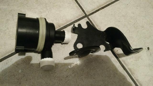 Bomba auxiliar Audi 06D 121 601