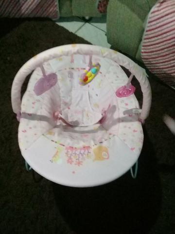 Vende-se balança de bebê que vibra e toca musica - Foto 4