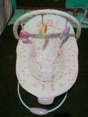 Vende-se balança de bebê que vibra e toca musica - Foto 3
