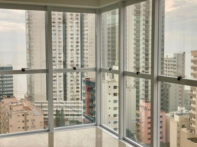 Apartamento andar alto com 3 Suítes 2 Vagas no Centro em Balneário Camboriú - Foto 13