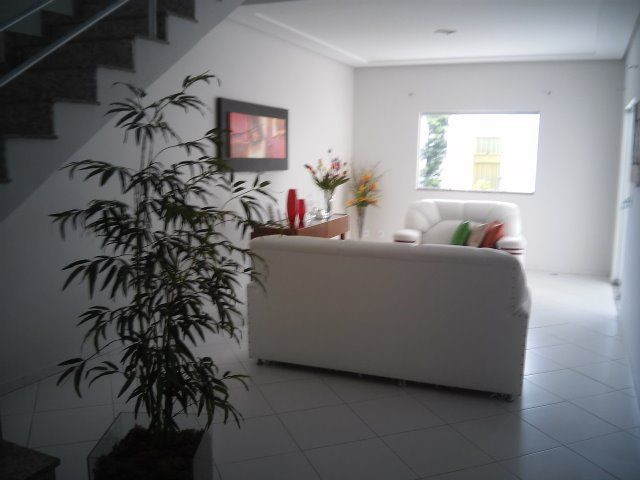 Linda Casa Duplex 4 quartos, construção recente, próx. à Av Getúlio Vargas e à Delegacia - Foto 7