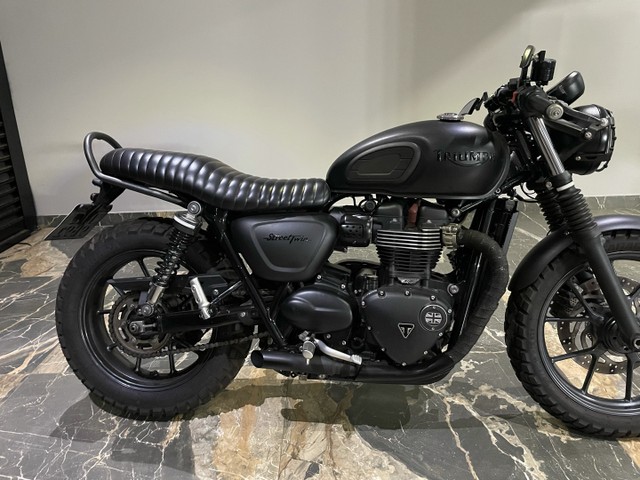 TRIUMPH STREET TWIN