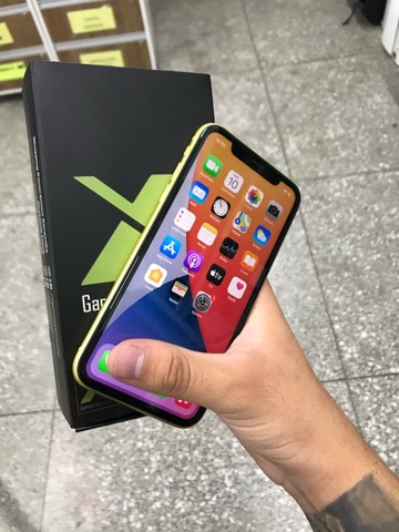 iPhone 11 amarelo na caixa com garantia / impecável  - Foto 3