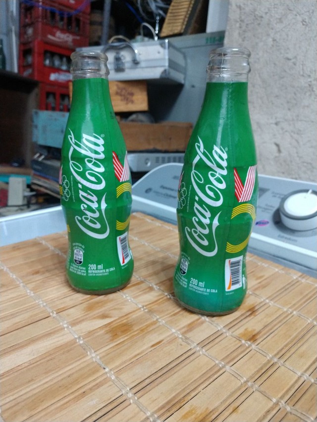Duas garrafas antigas coleção 