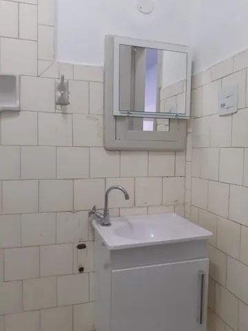 Sala no centro, junto ao metro - Foto 4