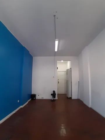 Sala no centro, junto ao metro - Foto 2