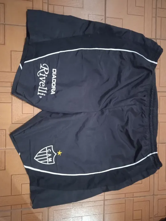 Short de Futebol Clube Atlético Mineiro da marca Diadora Tamanho (G) mas veste (GG)