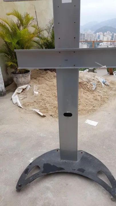 Suporte móvel de TV para usar em bar - Foto 2