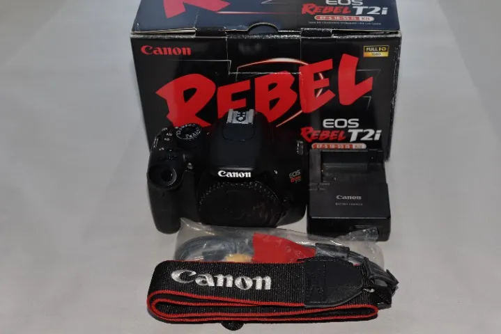 Canon EOS Rebel T2i (somente corpo) em estado de nova