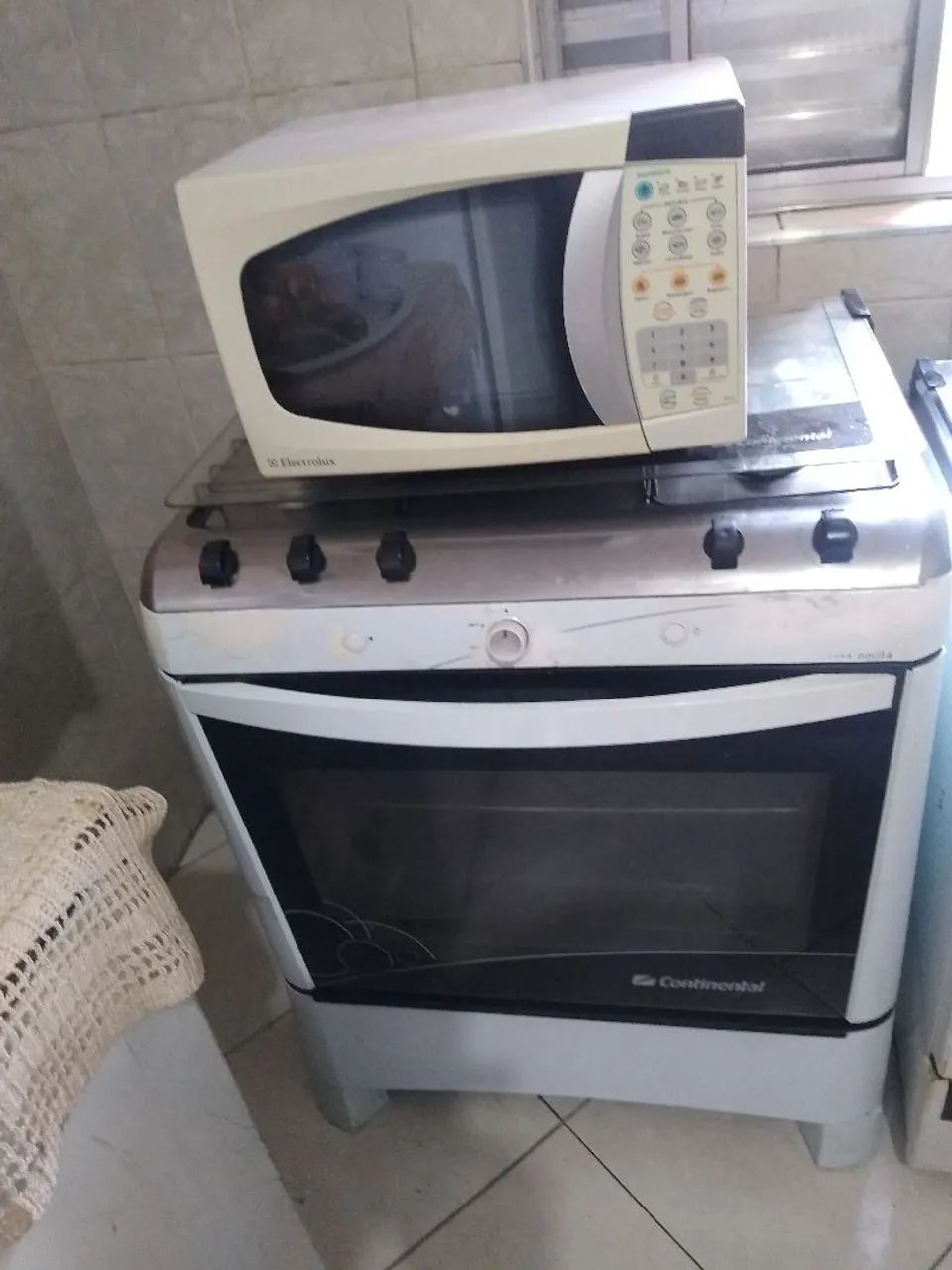 Vendo máquina de lavar Eletrolux, microondas e fogão Continental 5 bocas  - Foto 4