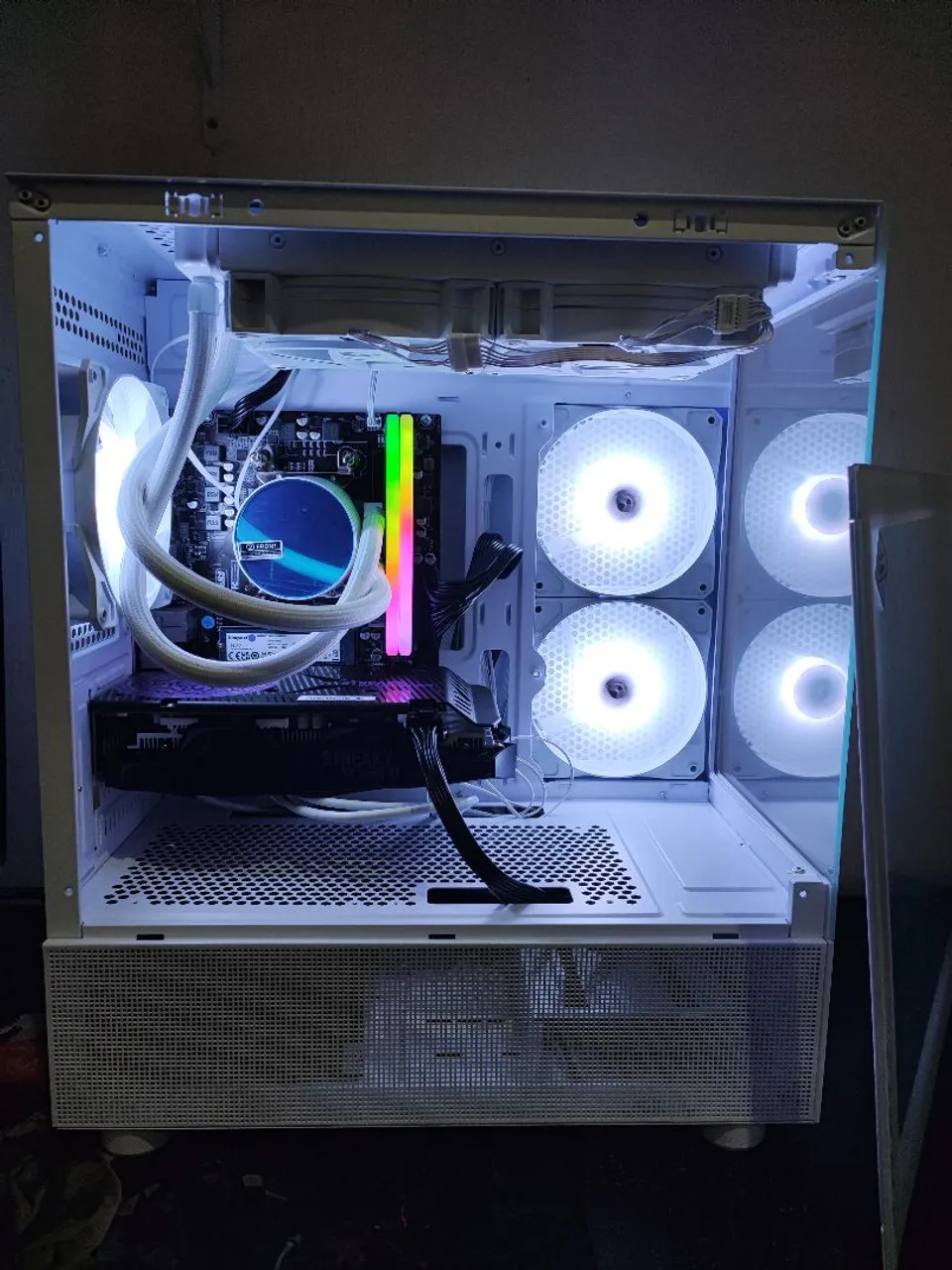 PC Gamer RX 5500 XT 8GB / AMD RYZEN 5500 / 32GB RAM DDR4 / 2TB SSD NVME