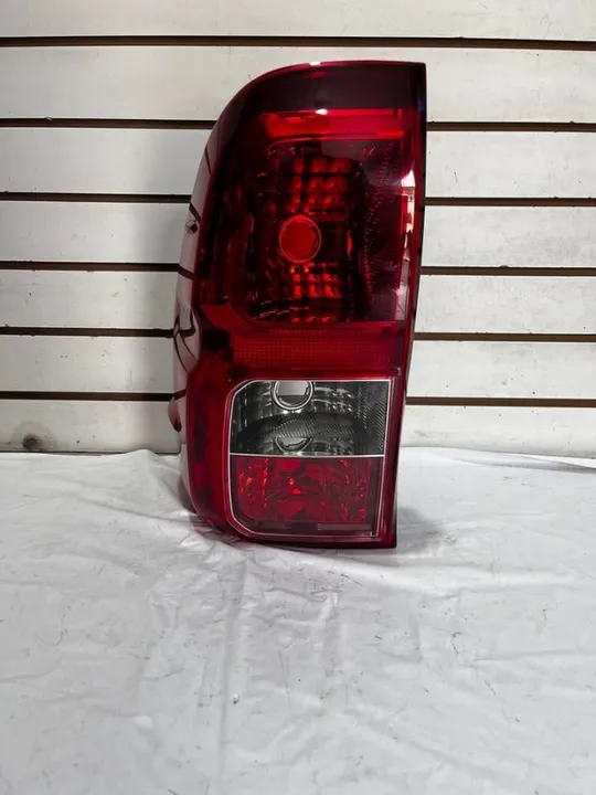 Lanterna Hilux 2016 2017 2018 2019 2020 C Detalhe Original P68