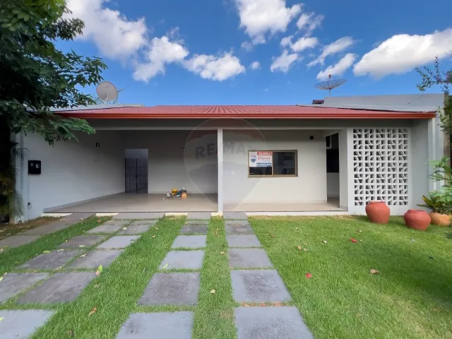 Casa Para Locação em Condomínio | 3 quartos | Quintal Amplo