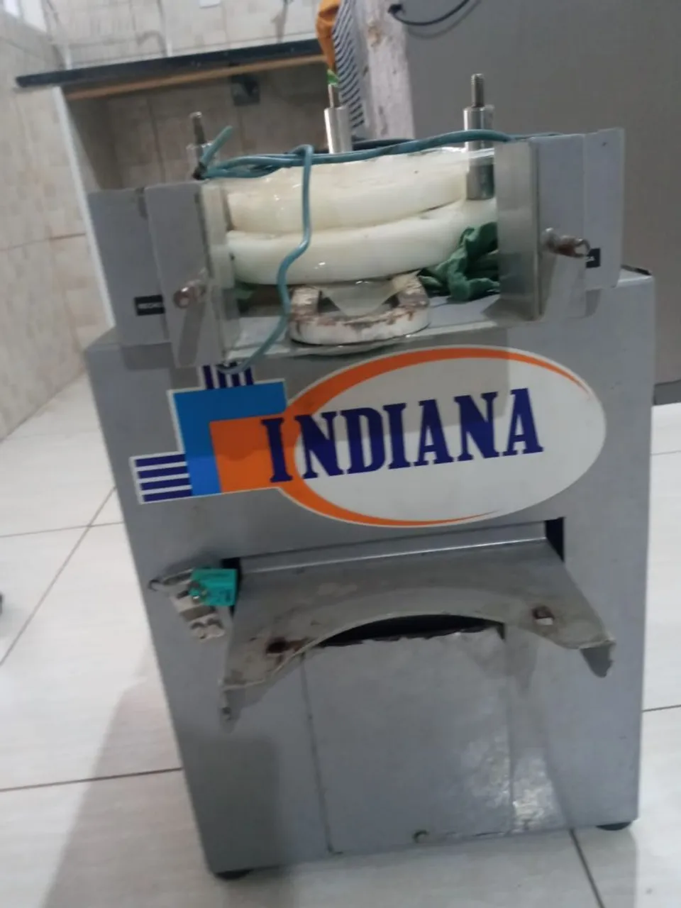 Máquina de salgados marca Indiana