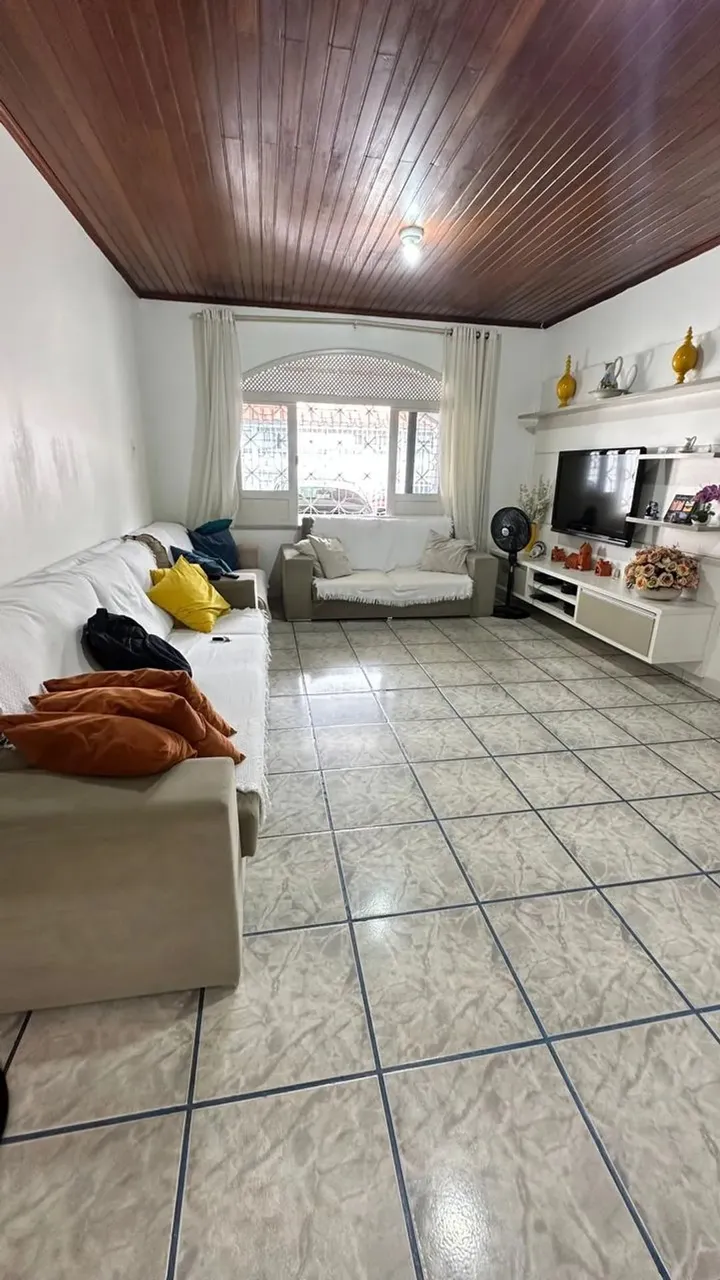 Vendo lindíssima casa de 360m², de 2 andares no bairro Japiim