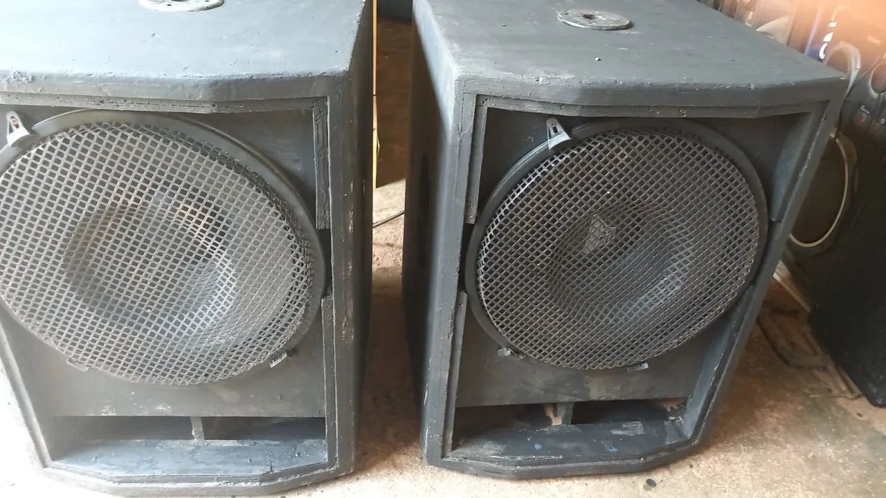 Duas Caixa Sub Grave 18 800w Oversound - Foto 4