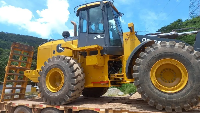 PÁ CARREGADEIRA JOHN DEERE