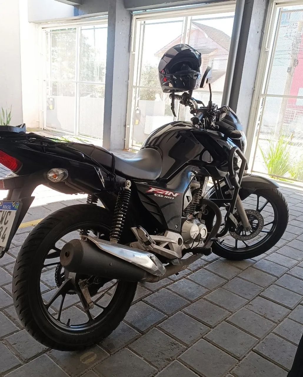 CG Fan 160 Preta 2023 - Único Dono c/ Equipamentos 