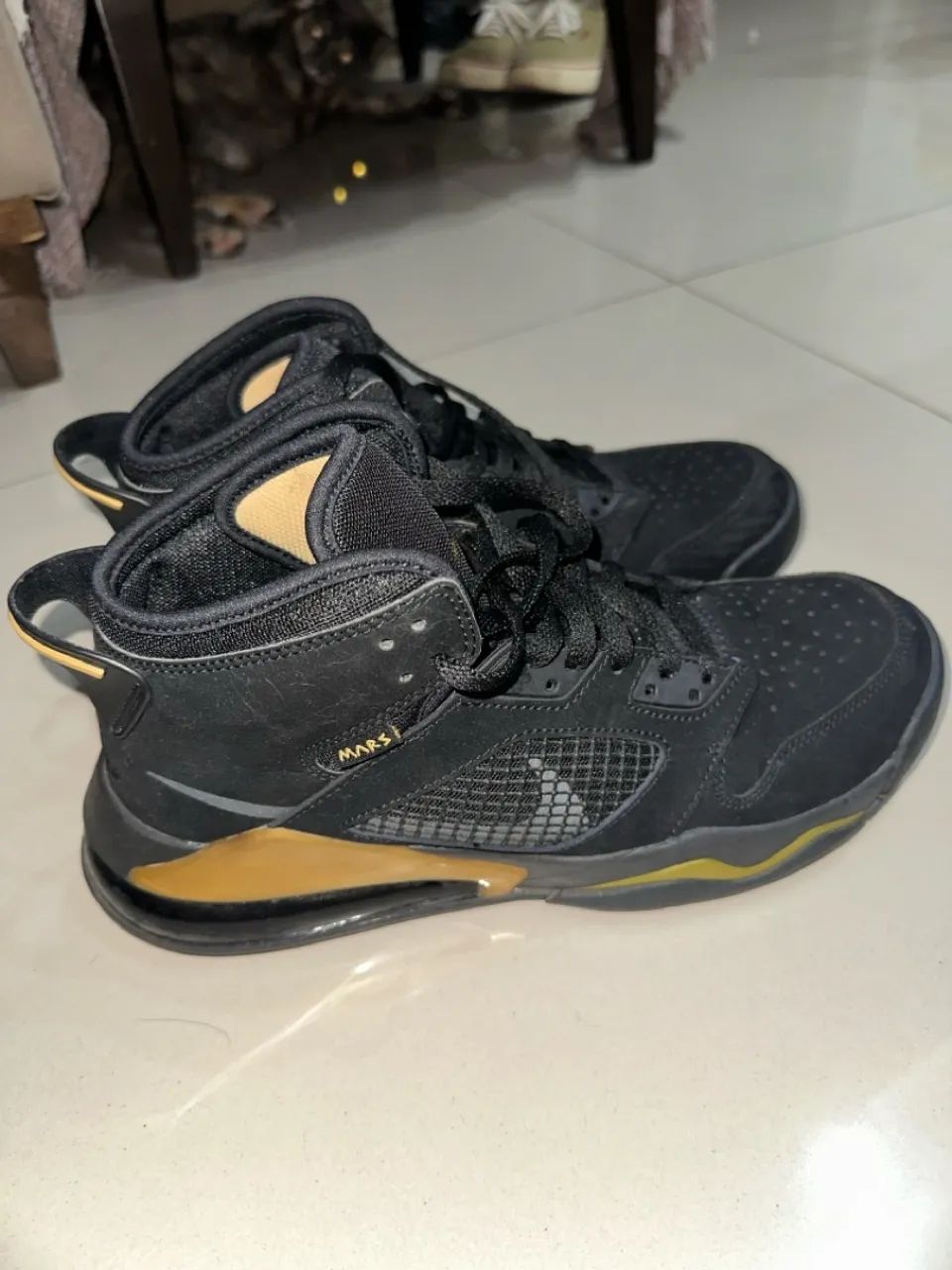 Air Jordan Mars 270 Preto e Dourado - Original - Foto 2