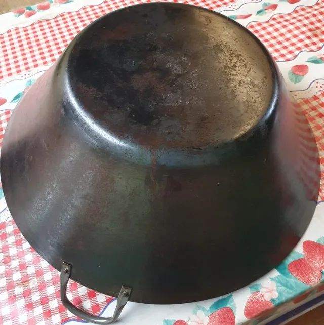 Vendo tacho de ferro 30L- Ótimo para carne de porco - Foto 2