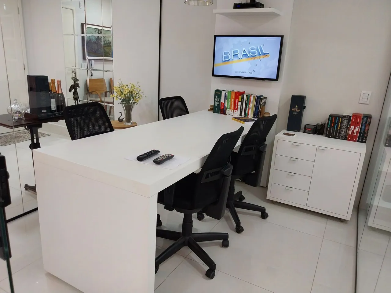 SALA COMERCIAL WALK BUENO - MOBILIADA Sala comercial com null Quarto(s) e null banheiro(s)
