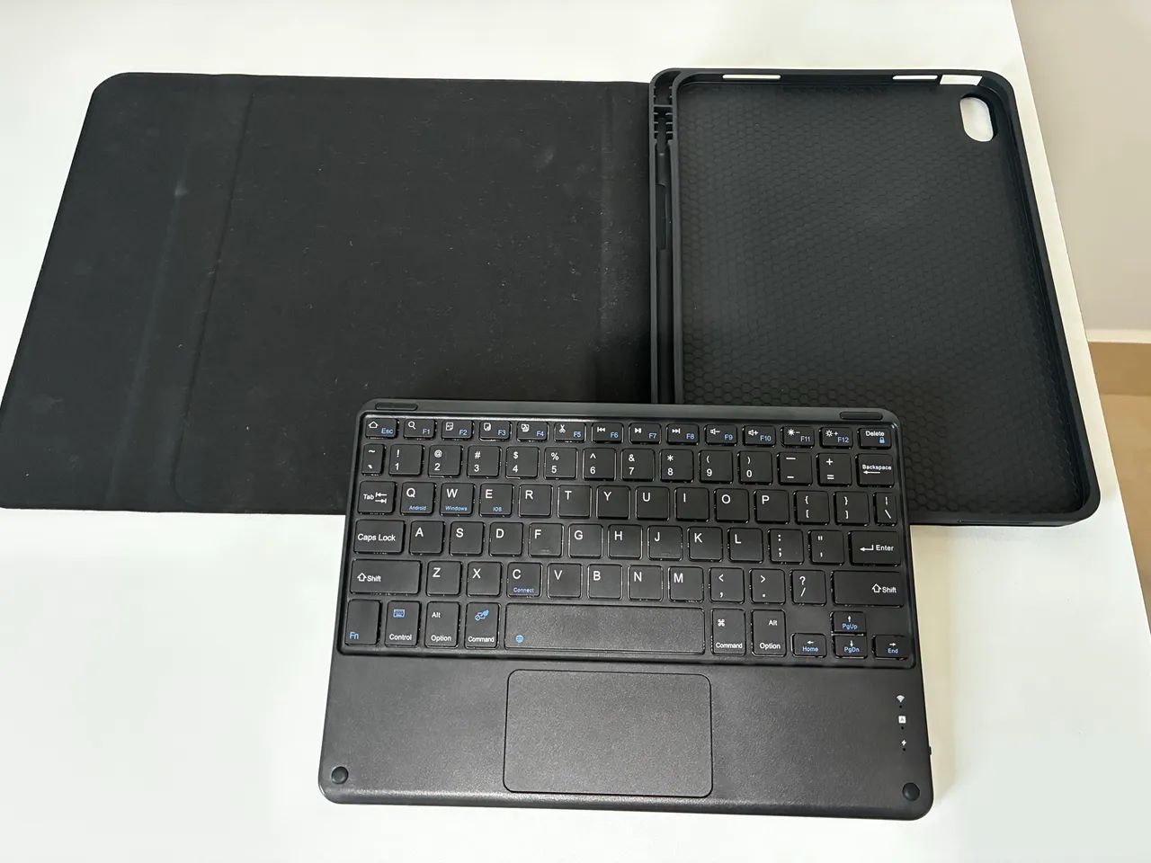 Capa com Teclado para iPad 10 e 11 Geração (A16) - Sem Uso - Foto 4