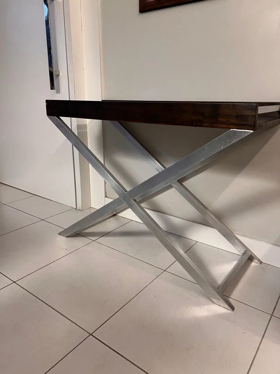 Mesa de apoio em madeira com estrutura em metal - Foto 2