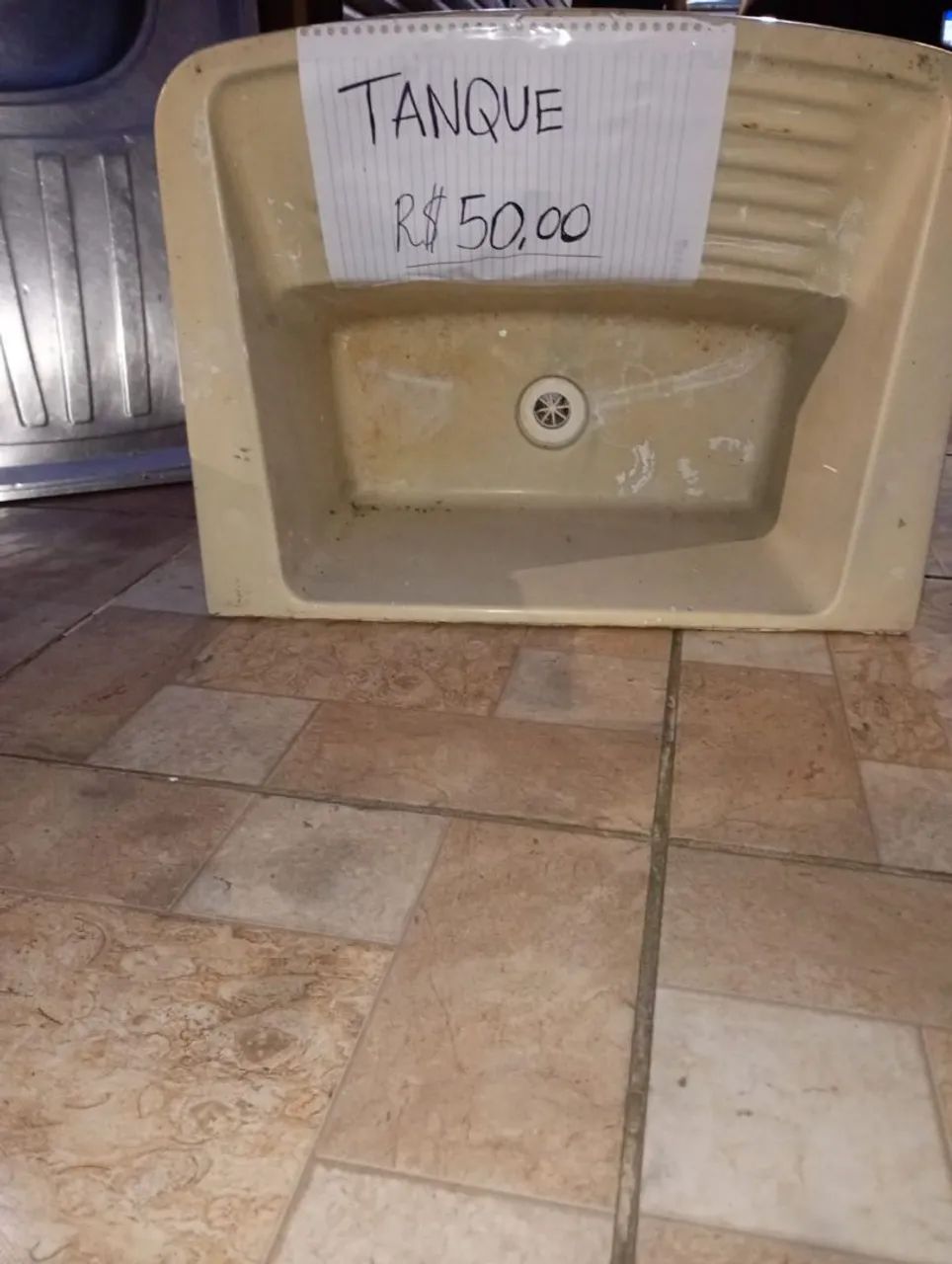 Tanque de parede64842065105922120