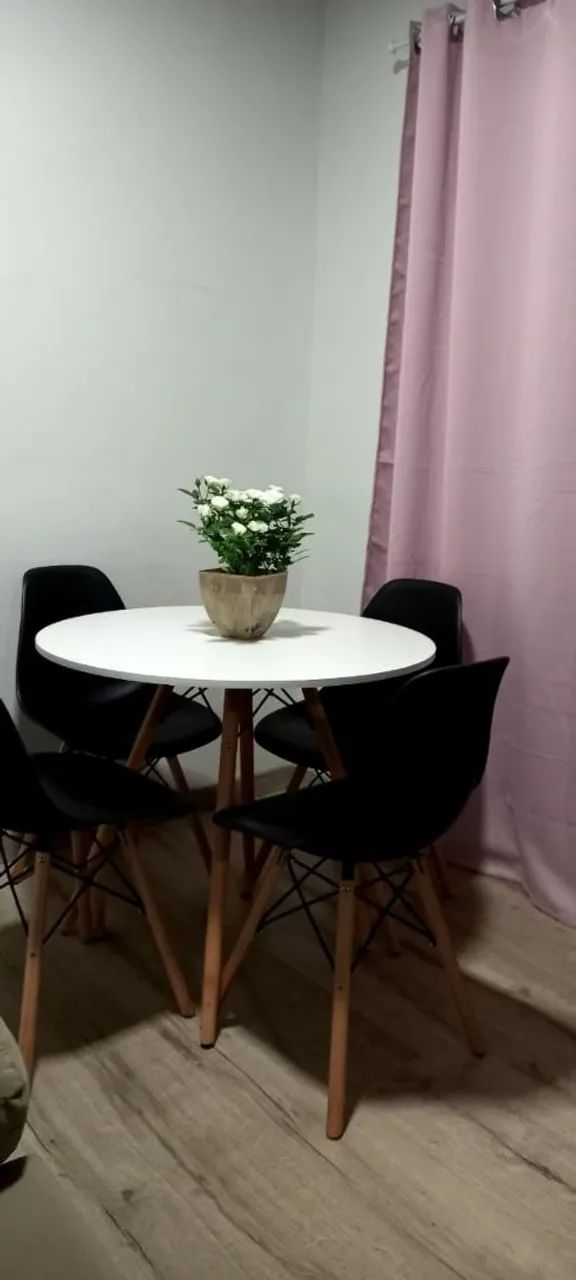 Table with 4 chairs64166948828035120