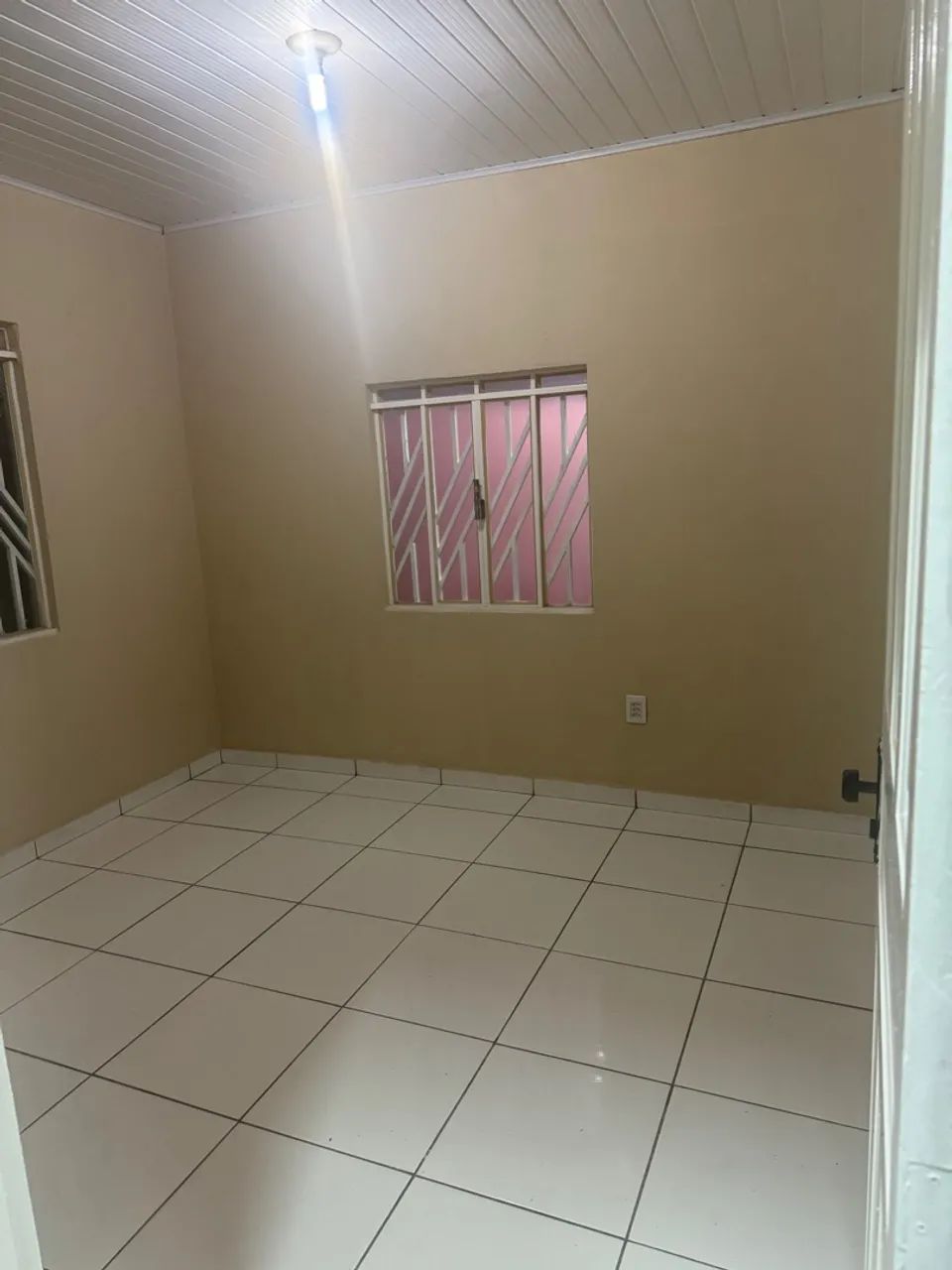 Paraviana, Kitnet, contendo 01 quarto, banheiro grande, sala/cozinha, (sem garagem)