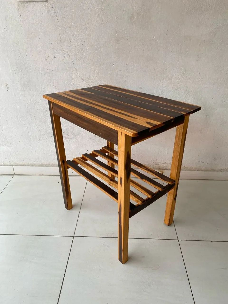 Mesa aparador de madeira 