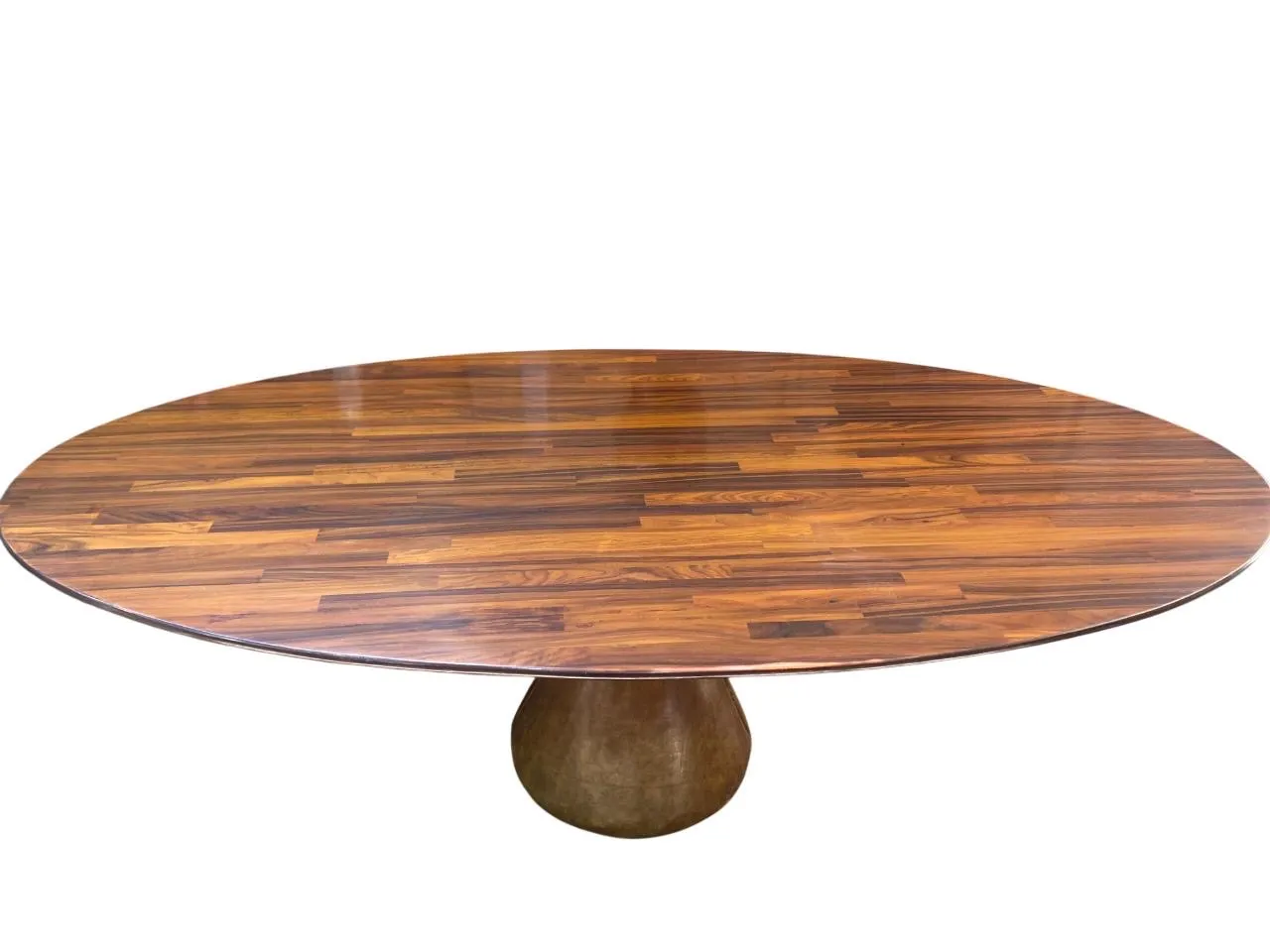Mesa de jantar redonda em madeira nobre