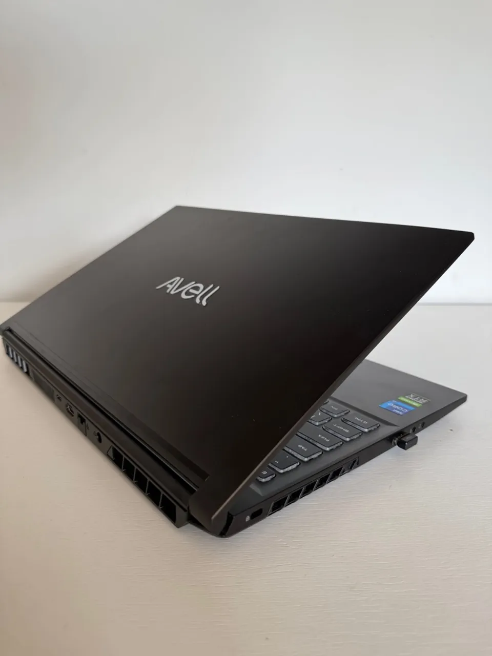 Notebook gamer RTX 3060, i7 11800H e tela QuadHD