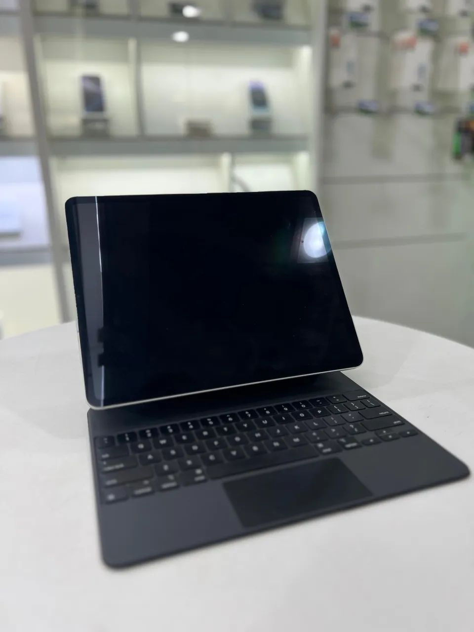 iPad Pro M2 6 Geração Wi-Fi + Cell 12.9 Polegadas 1TB - Magic Keyboard 12.9 - Seminovo  