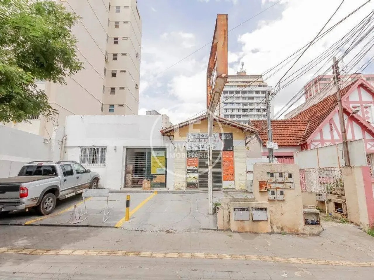 Salas comerciais + 10 kitnets no Setor Central | 471m²