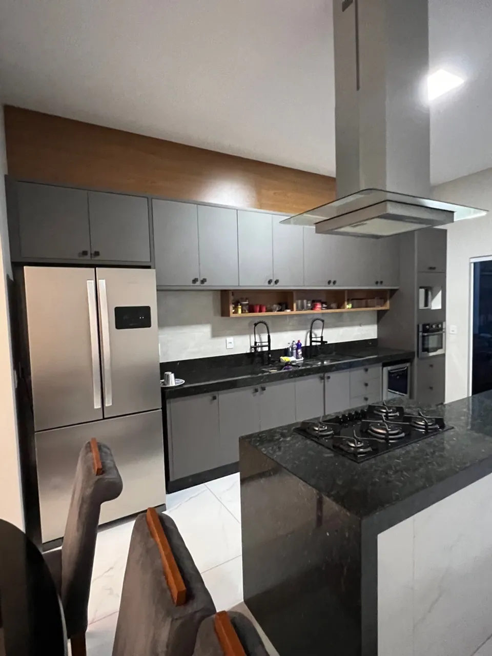 Casa mobiliada 3/4 sendo uma suíte com closet