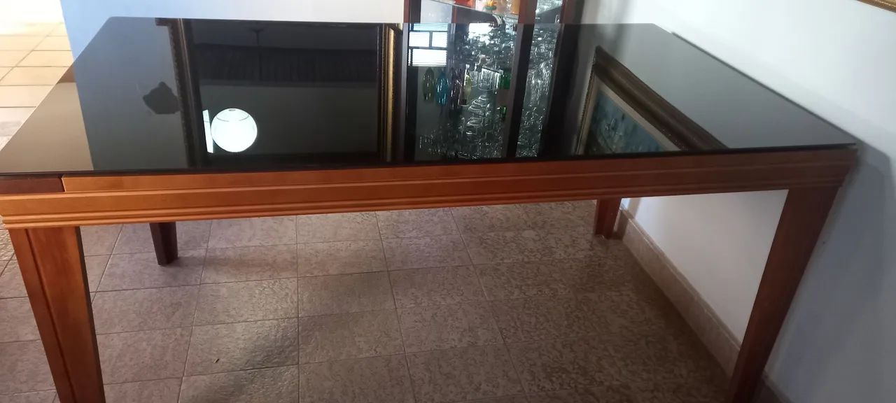 Mesa de Jantar com Tampo Preto e Detalhes Amadeirados - Foto 4