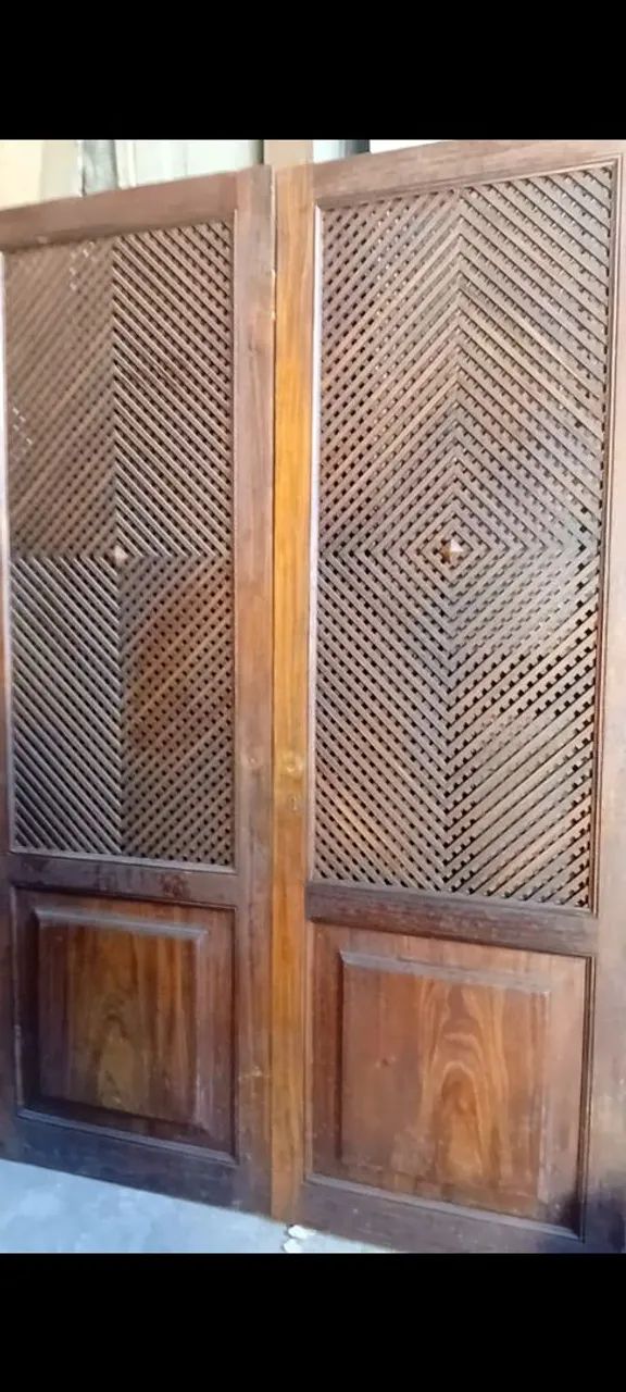 Portas de Madeira Clássicas com Detalhes em treliça - Foto 2