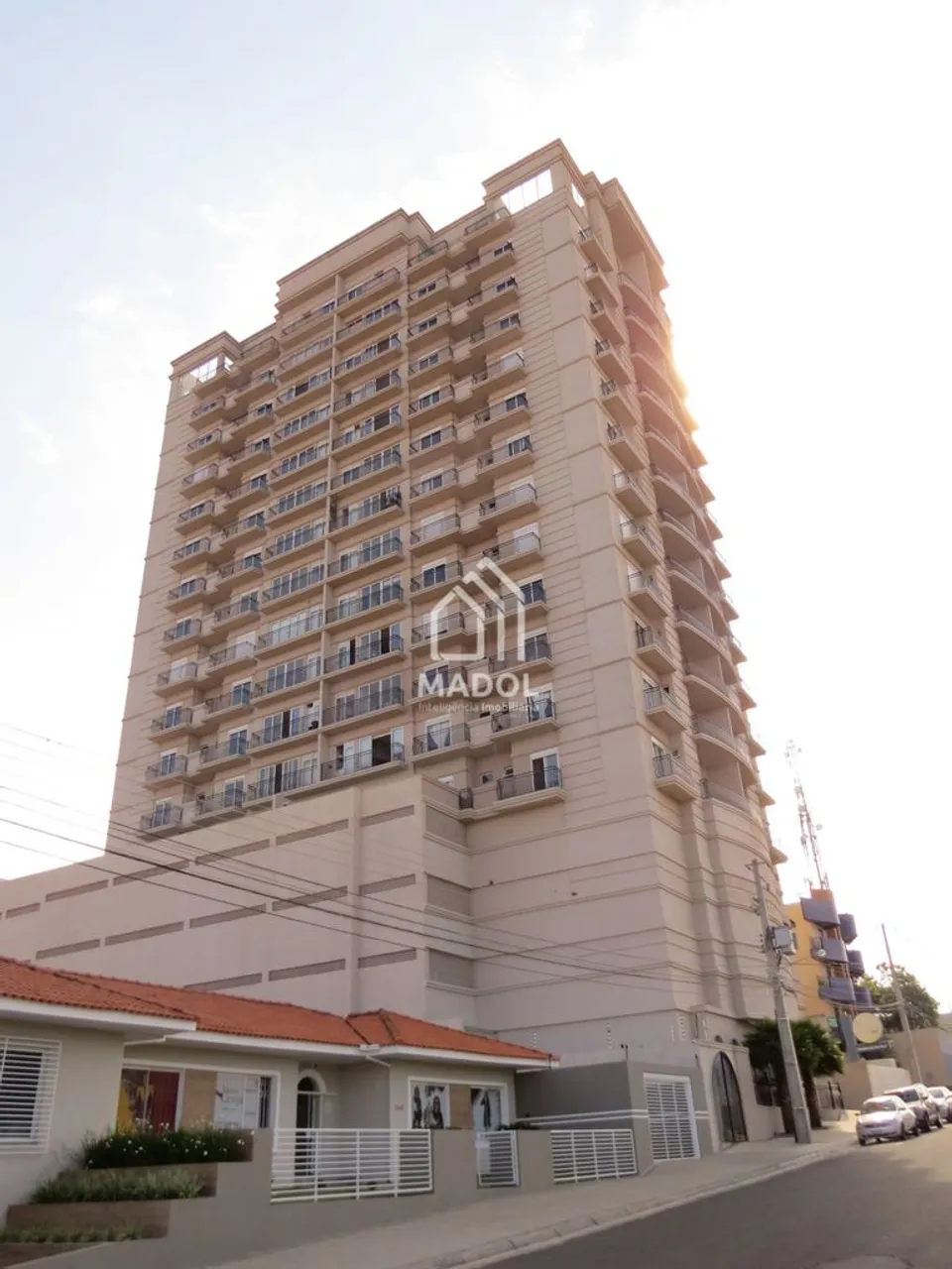 Apartamento mobiliado à venda no Edifício Renaissance.