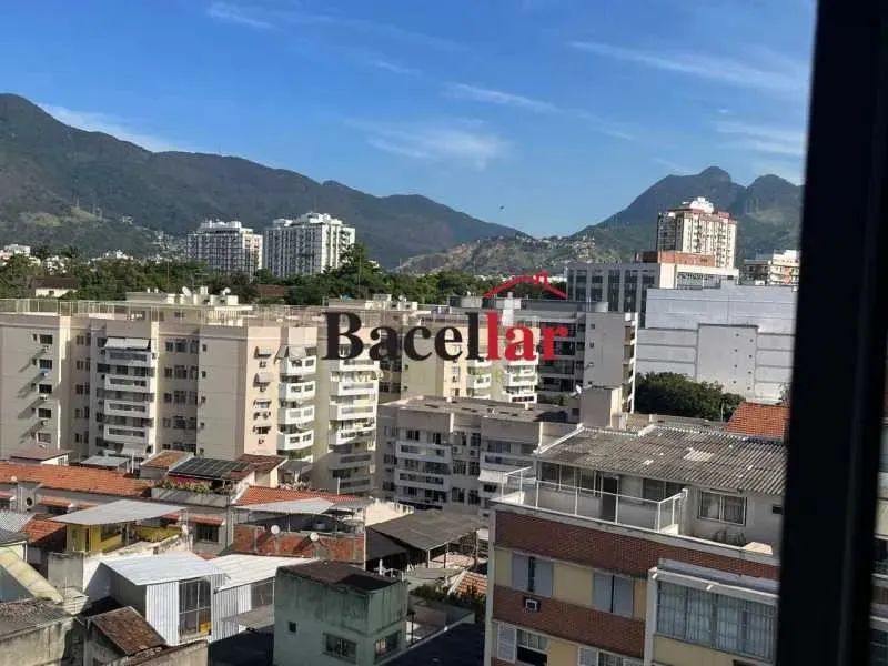 Apartamento 2 quartos com dependência revertida e vaga todo reformada - Foto 2
