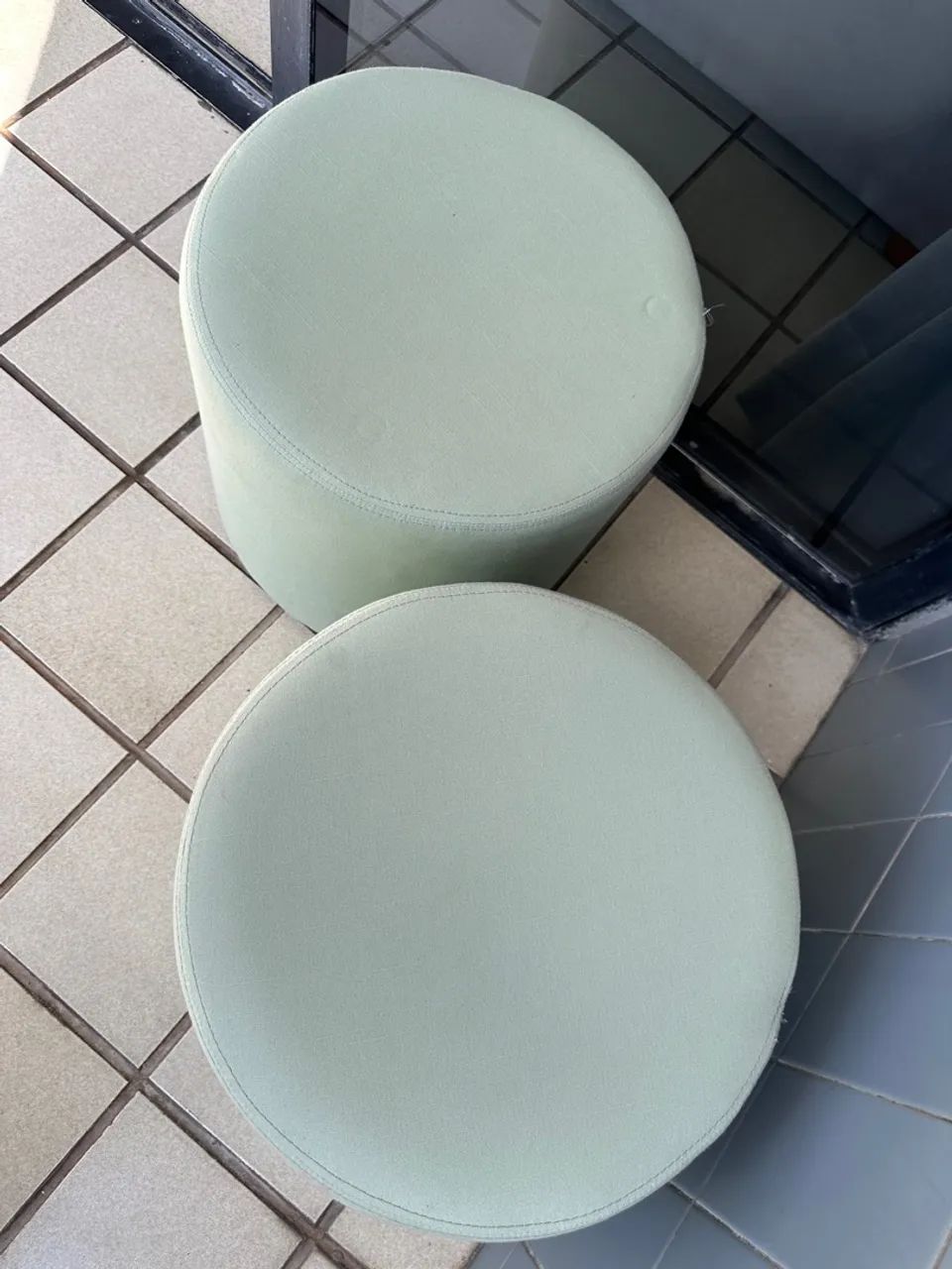 Puffs Decorativos em Tecido Verde - Foto 2