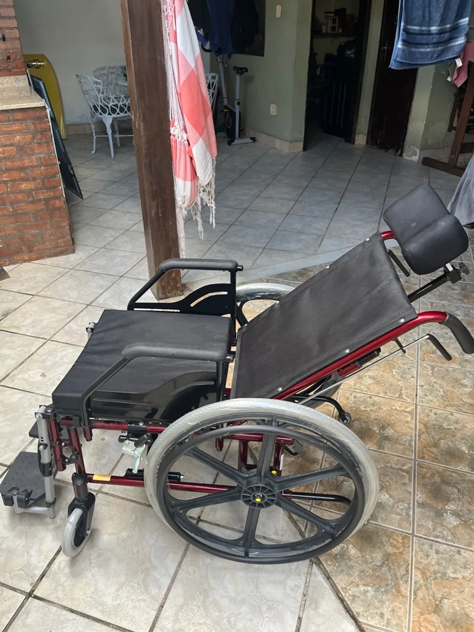 Cadeira de Rodas Reclinável Tetra Prolife Vinho