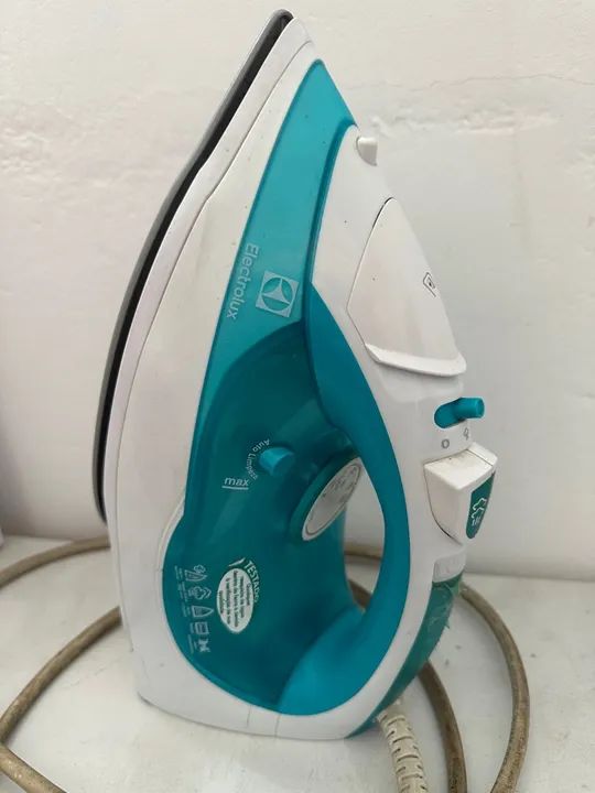 Ferro de Passar Roupas Eletrolux 