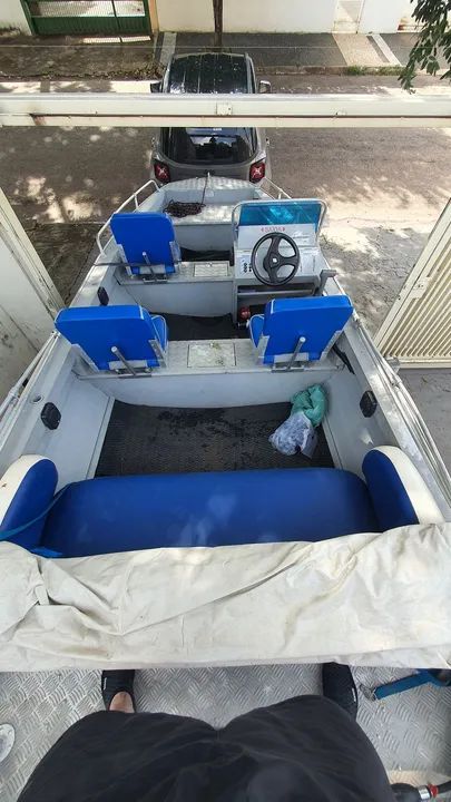 Lancha de alumínio com 5 lugares